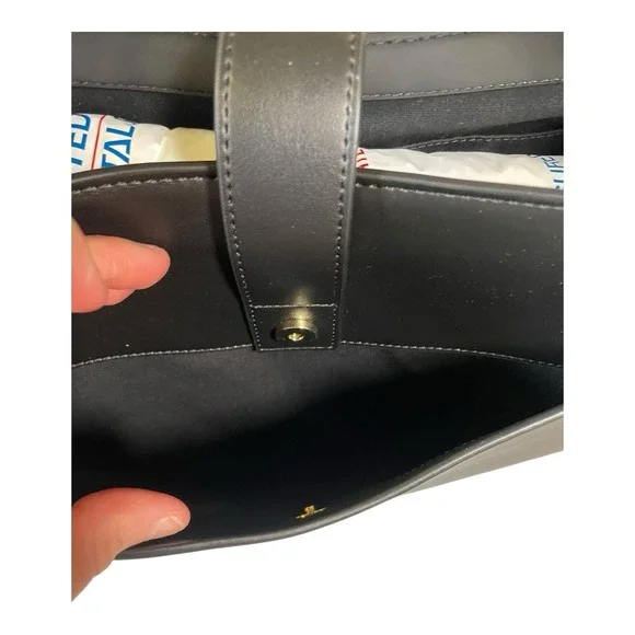 Lululemon Cactus Leather Shoulder Bag 8L Black With Gold Hardware & Dust Bag - Picture 8 of 16